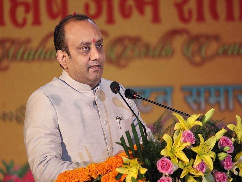 Shri Sudhanshu Trivedi, National Spoke person of Bhartiya Janata Party is
addressing the audience
